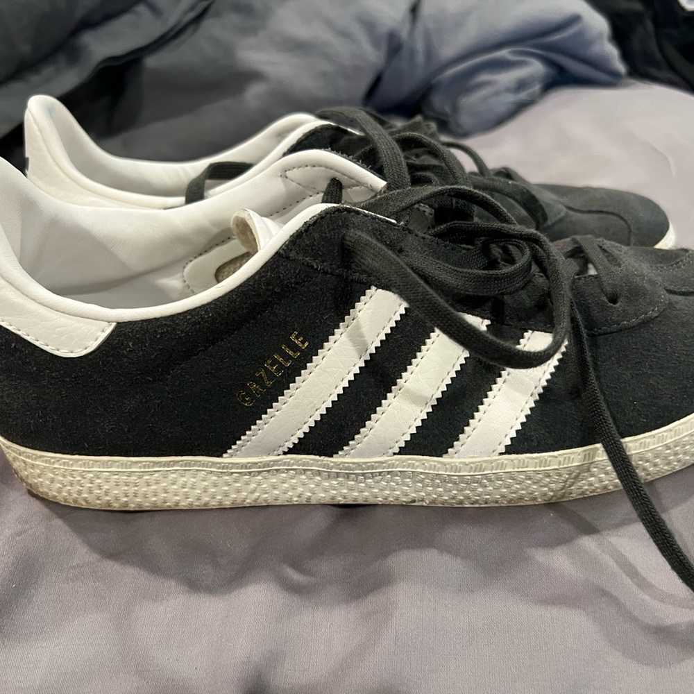 Vintage adidas gazelle youth size 6.5, great condition
